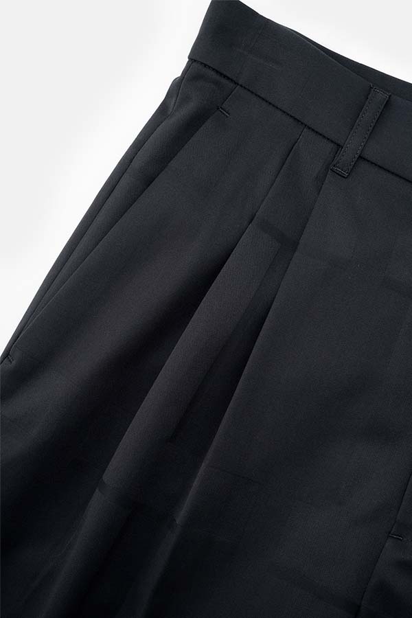 2 Tuck Tapered Pants