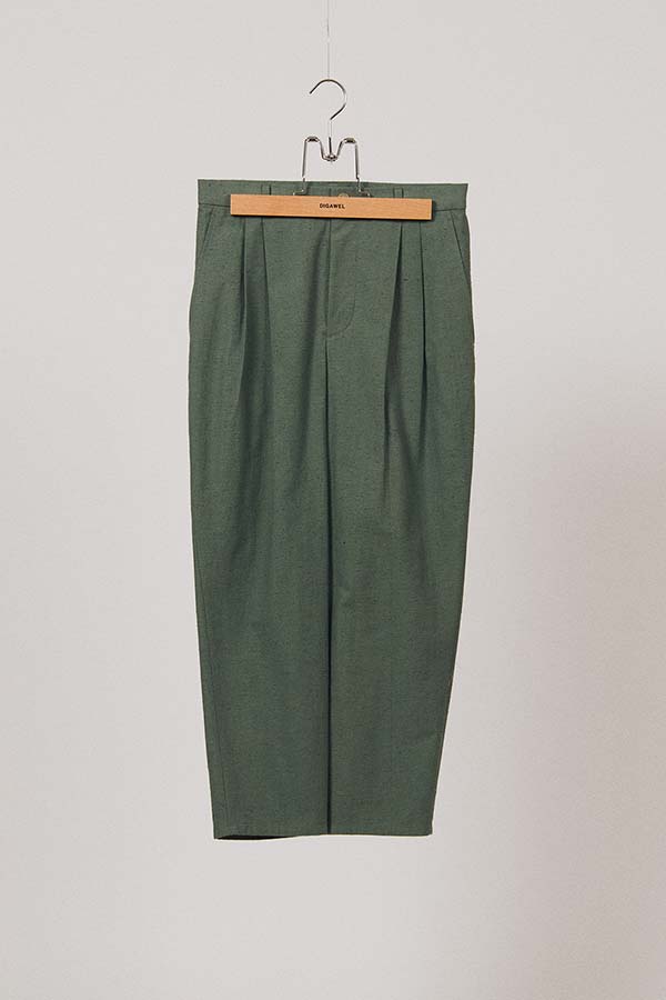 2 Tuck Tapered Pants