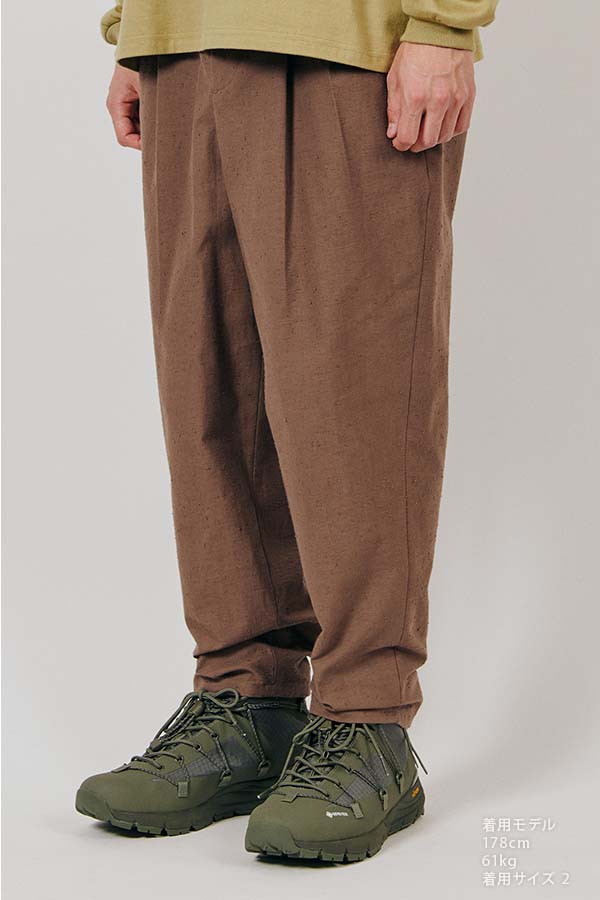 2 Tuck Tapered Pants