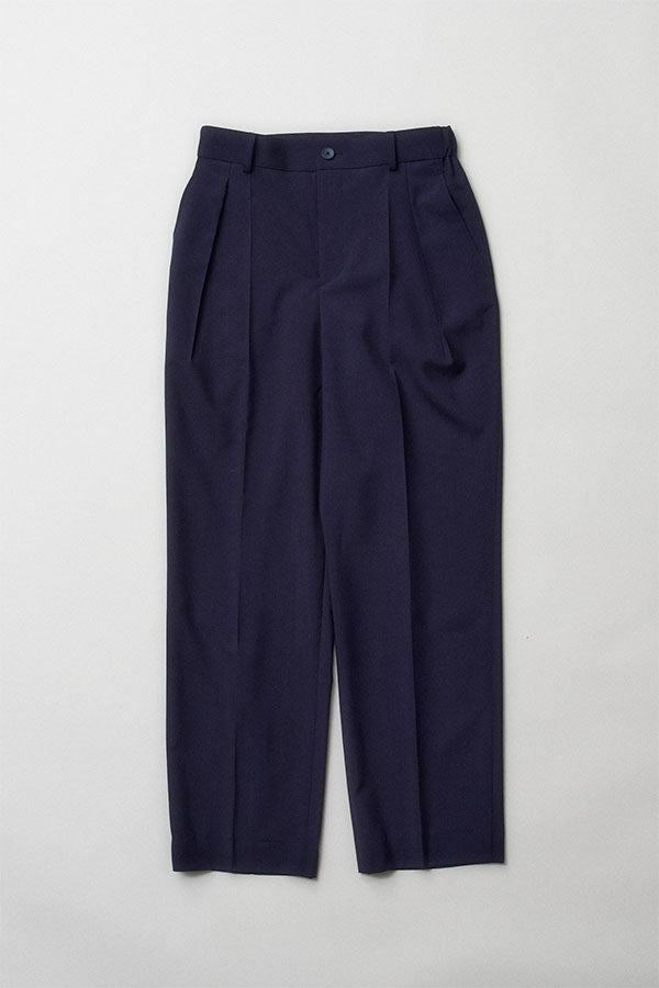 In tuck pants