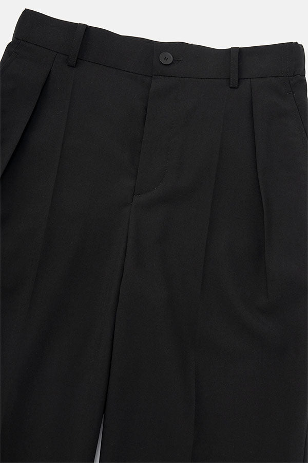 In tuck pants