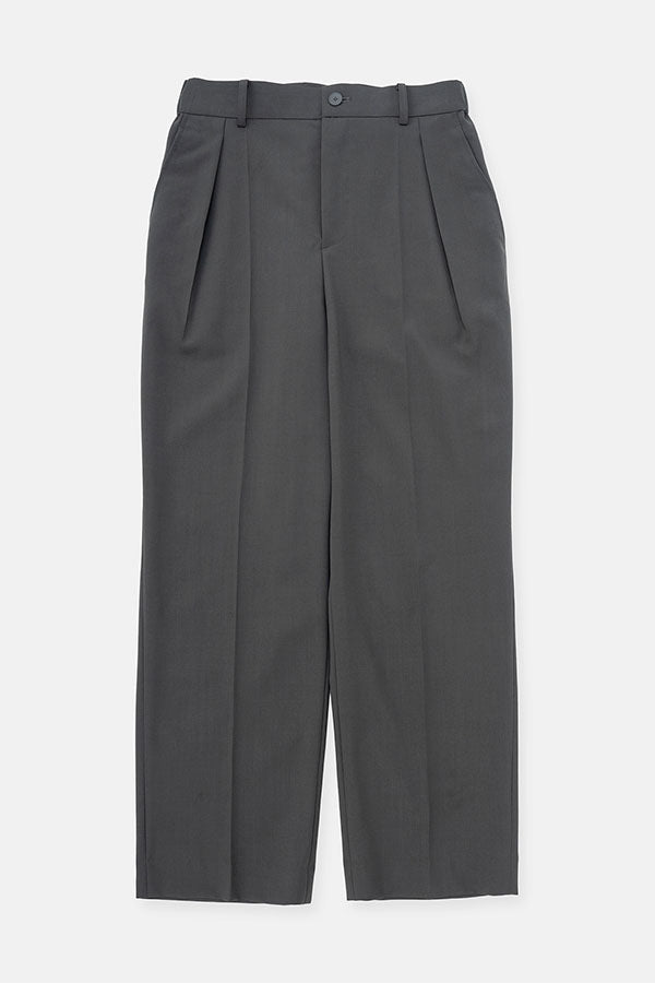 In tuck pants