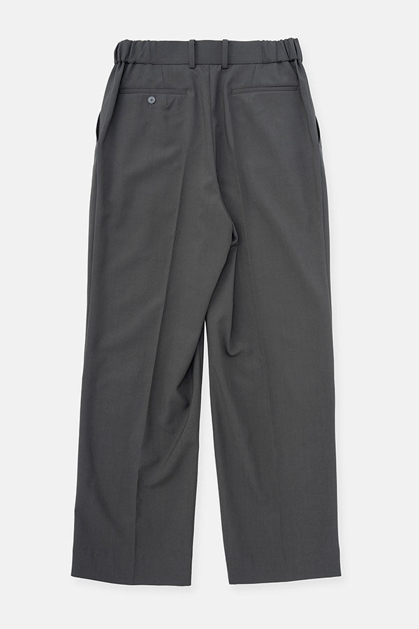 In tuck pants