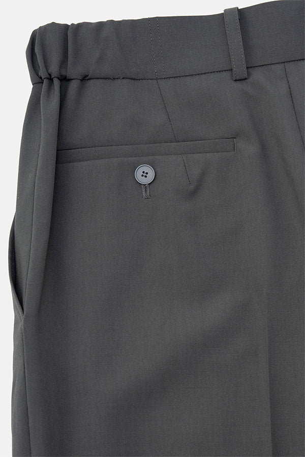 In tuck pants
