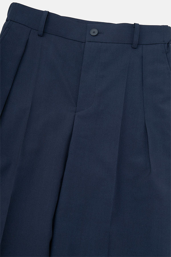 In tuck pants