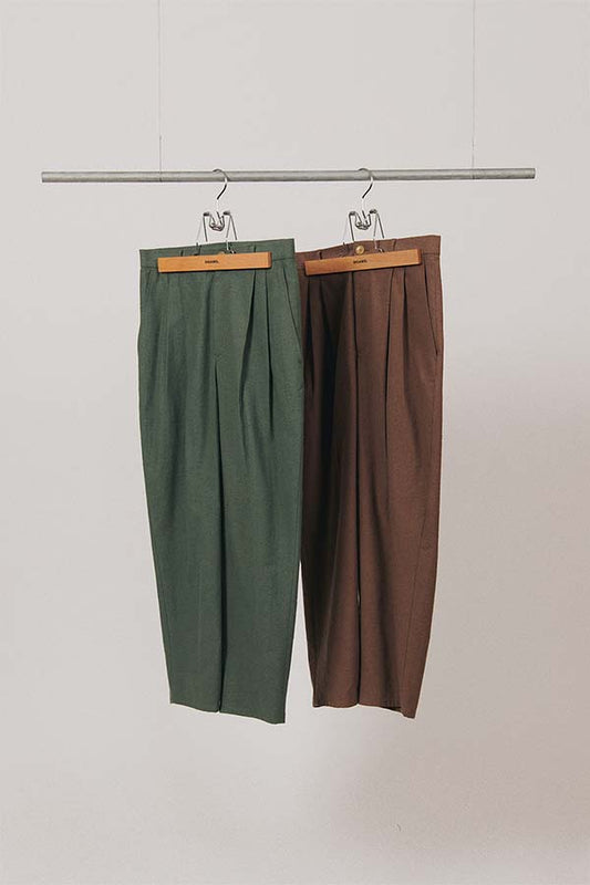 2 Tuck Tapered Pants