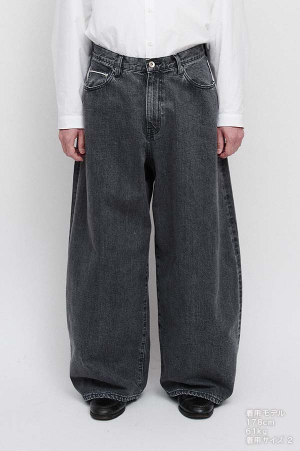 Wide straight jeans