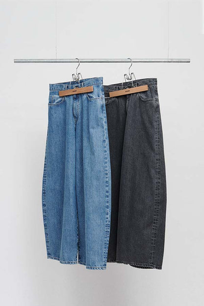 Wide straight jeans