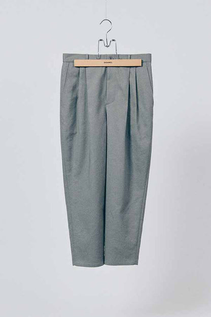 2 Tuck Tapered Pants