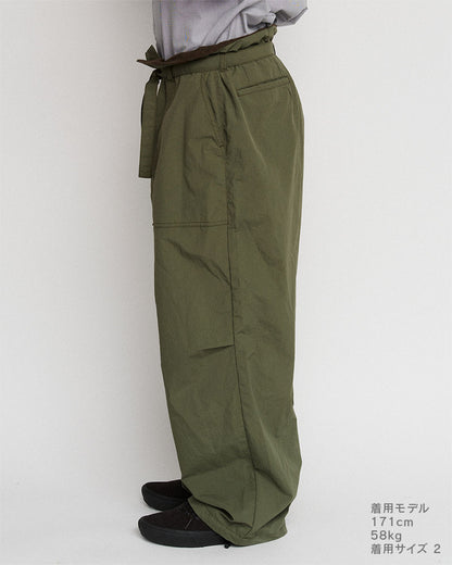 High-waisted pants