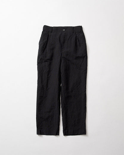 In tuck pants garment wash