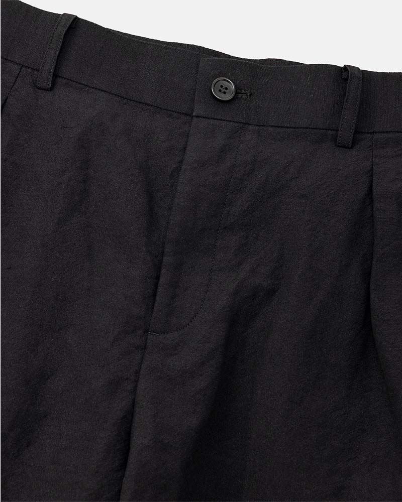 In tuck pants garment wash