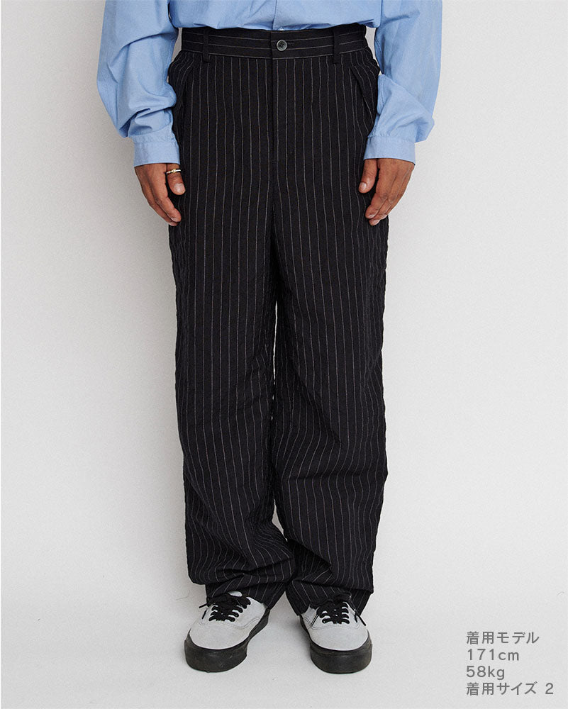 In tuck pants garment wash