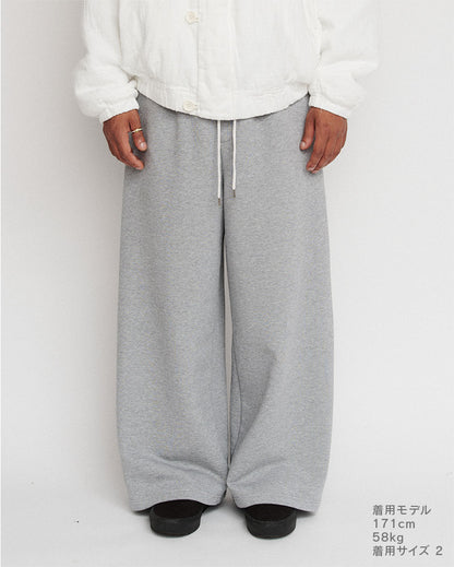Wide sweatpants