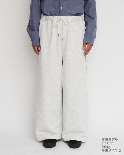 Wide sweatpants