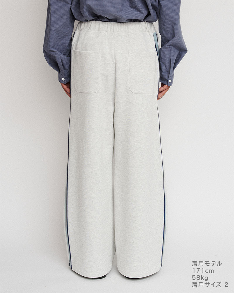 Wide sweatpants