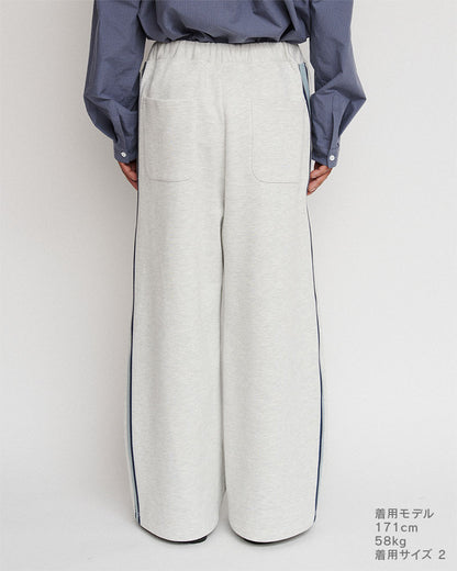 Wide sweatpants
