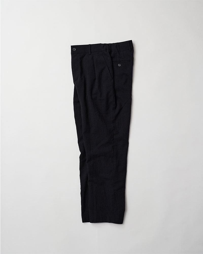 In tuck pants garment wash