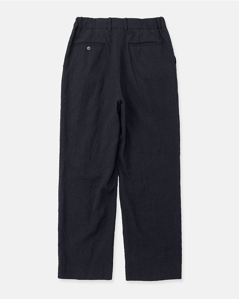 In tuck pants garment wash