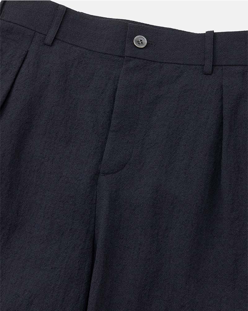 In tuck pants garment wash