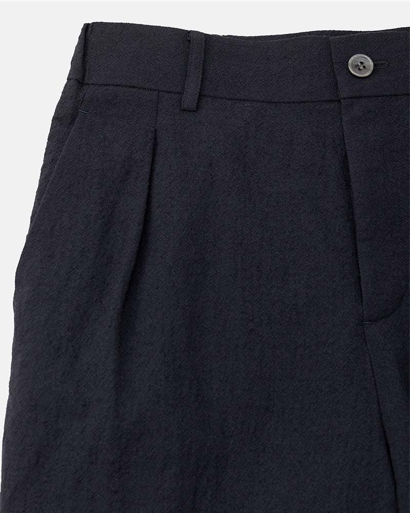 In tuck pants garment wash