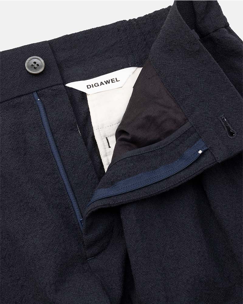 In tuck pants garment wash