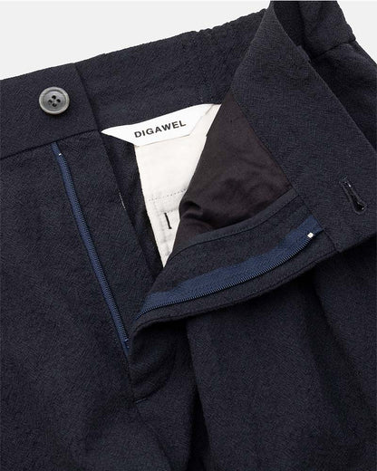 In tuck pants garment wash