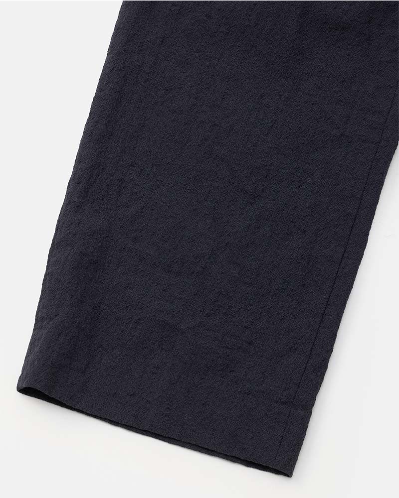 In tuck pants garment wash
