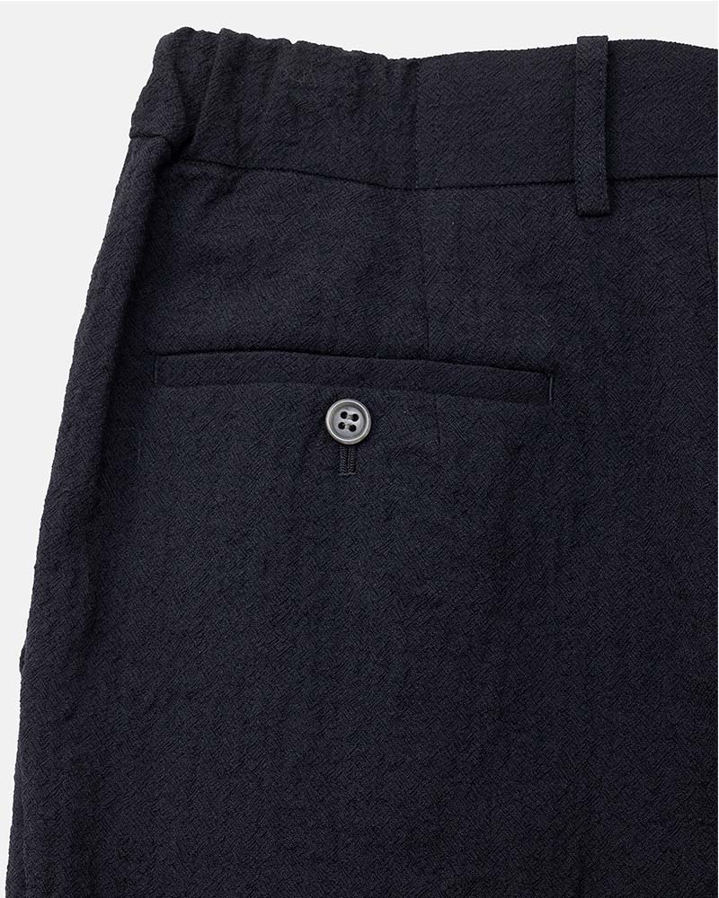 In tuck pants garment wash