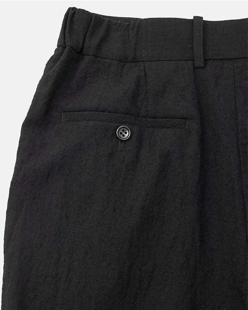 In tuck pants garment wash