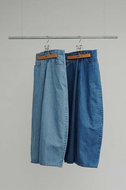 Wide straight jeans