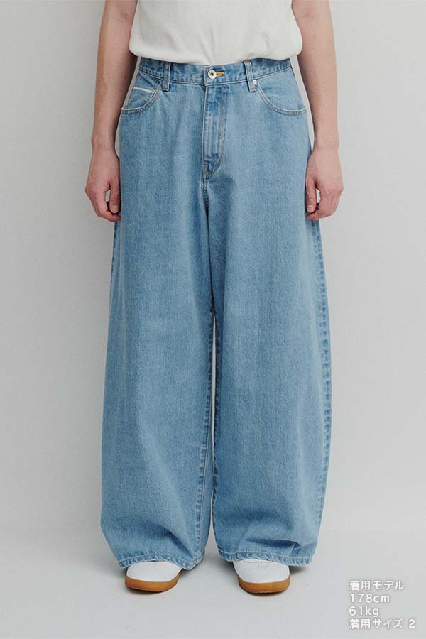 Wide straight jeans