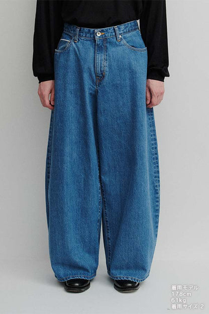 Wide straight jeans