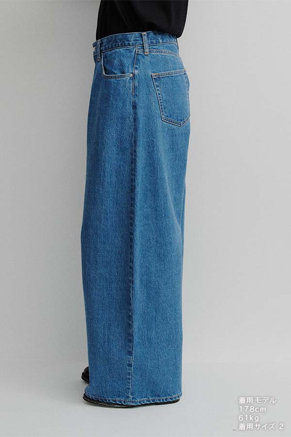 Wide straight jeans