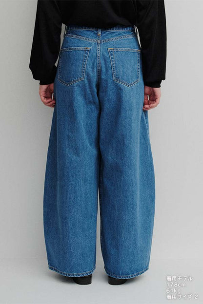 Wide straight jeans