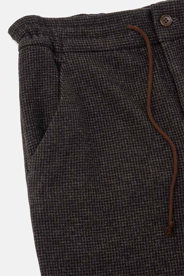 Side gathers pants