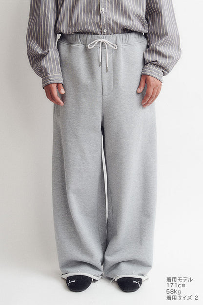 Wide sweatpants