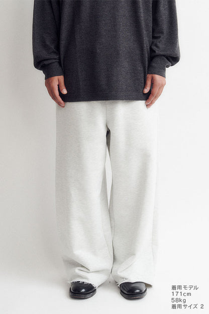 Wide sweatpants