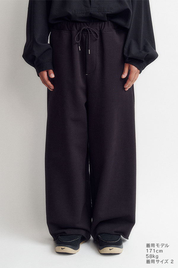 Wide sweatpants