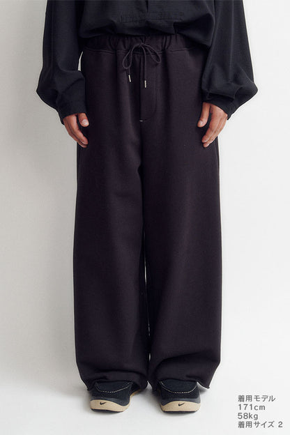 Wide sweatpants