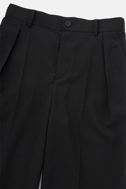 In tuck pants
