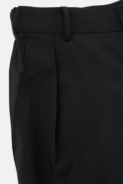 In tuck pants