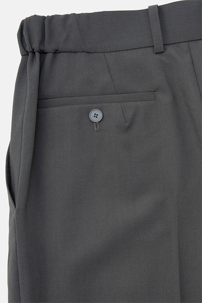 In tuck pants