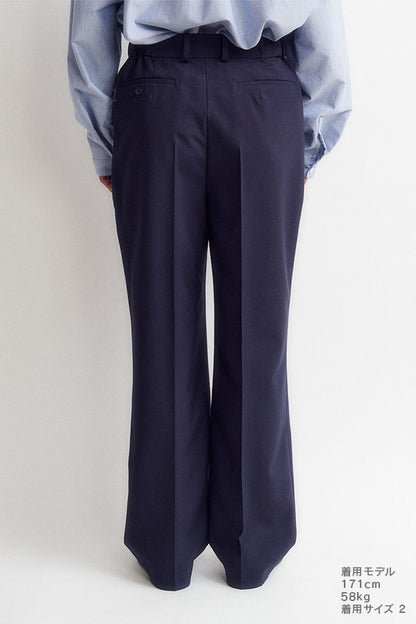 In tuck pants