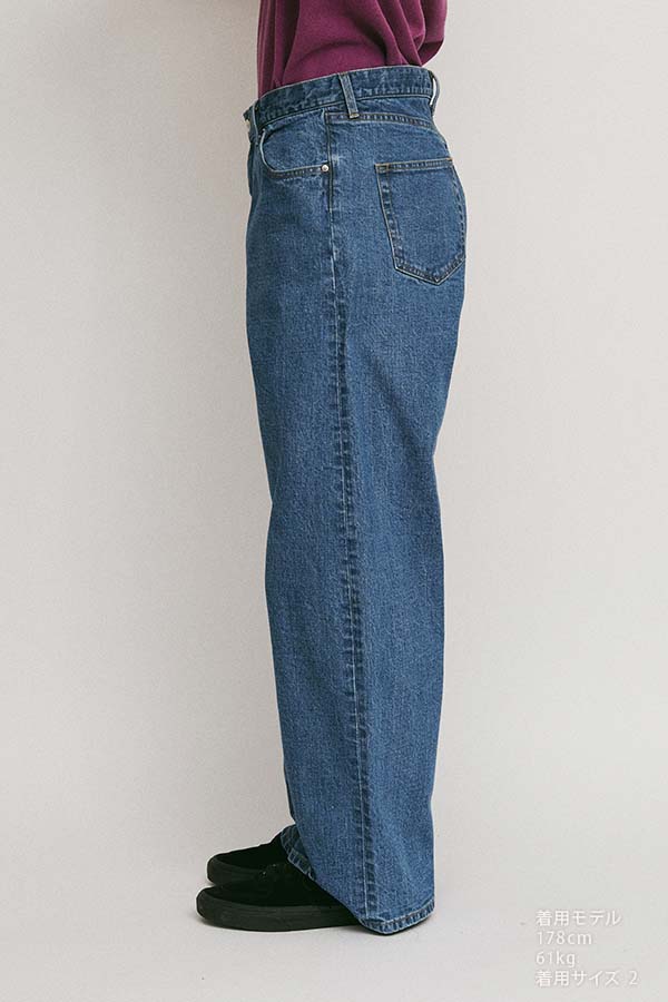 Wide straight jeans