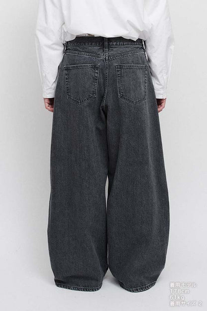 Wide straight jeans